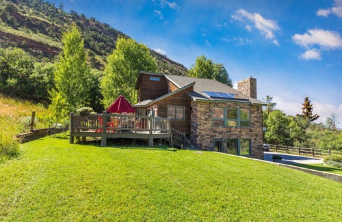 Idlewild Estates House | Serene Retreat - Fire Pit - Great Views - Air Conditioning! STR2024-085