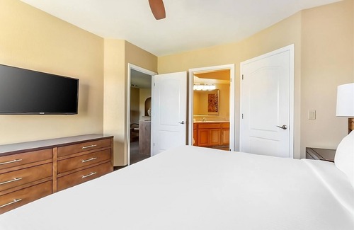 Oak Creek Hotel | Serene Retreat in the Heart of Sedona! Full Kitchen, Outdoor Pool, Free Parking!