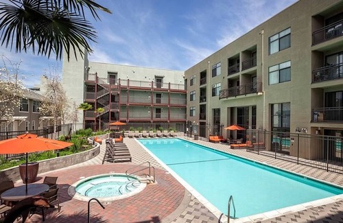 San Jose Apartment | Serene San Jose 2BR w/Gym, W/D & Pool, walk to Caltrain, by Blueground