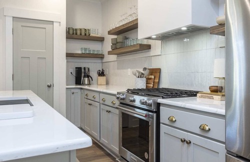 Northeast Virginia Beach House | Serene Sands Retreat. 6min Walk to the Beach!