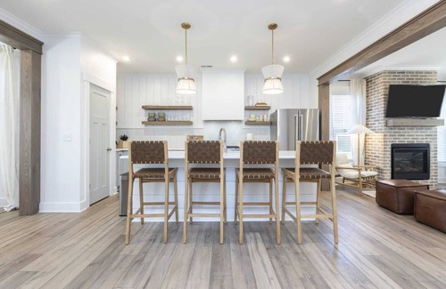 Northeast Virginia Beach House | Serene Sands Retreat. 6min Walk to the Beach!