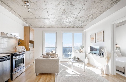 Little Burgundy Apartment | Serene Scandinavian Downtown Space - Spa & Parking