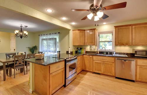 Seneca House | Serene Seneca Retreat w/Deck ~ 4 Mi to Clemson!