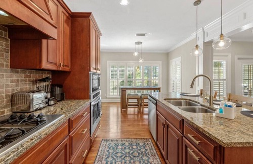 Tallahassee House | Serene Smart Home, Big Backyard, PET FRIENDLY!
