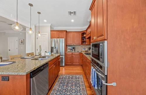 Tallahassee House | Serene Smart Home, Big Backyard, PET FRIENDLY!