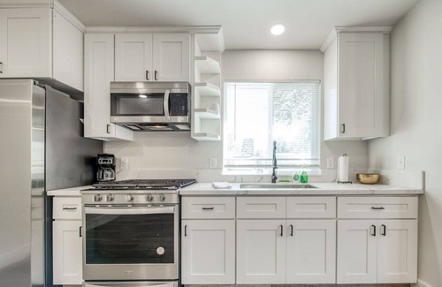 Fresno House | Serene Space, Explore Nearby Attractions