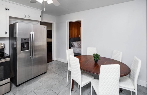 Charlotte House | ★Serene & Spacious | 5mi to Uptown | Huge Backyard