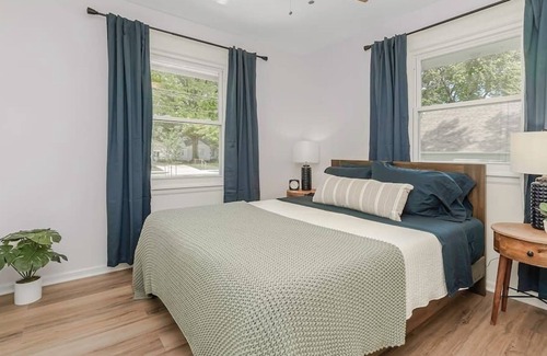 Roeland Park House | Serene Stay in KC Highly Rated Spacious