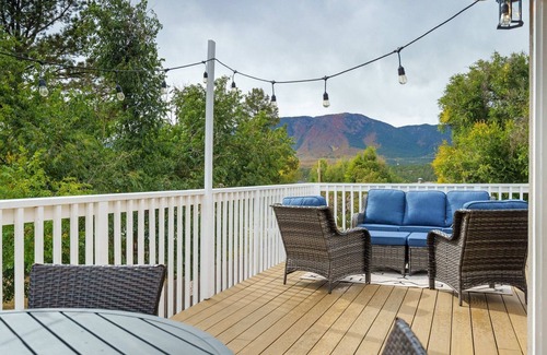 Monument Apartment | Serene Stay w/Mountain Views in Downtown Monument