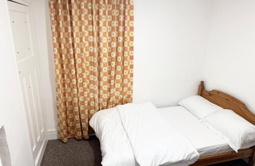Southampton City Centre House | Serene Suite Room 4