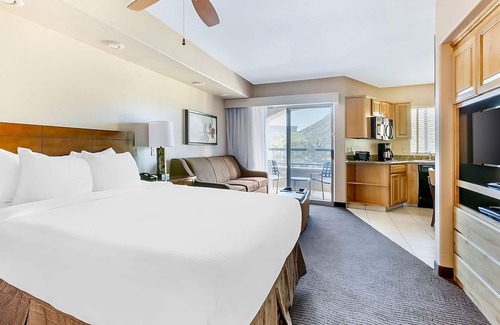 Oak Creek Hotel | Serene Suite w/Balcony & Kitchen | Scenic Red Rocks View in Sedona's Heartscape