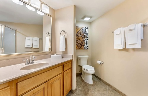 Oak Creek Hotel | Serene Suite w/Balcony & Kitchen | Scenic Red Rocks View in Sedona's Heartscape