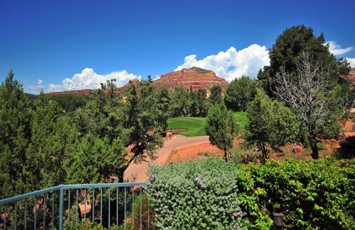 Oak Creek Hotel | Serene Suite w/Views | Enjoy Sunset at Fireplace | Near Sedona's Red Rocks