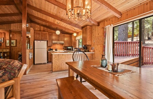 Truckee House | Serene Tahoe Donner Cabin mins to Lake, Ski, Golf