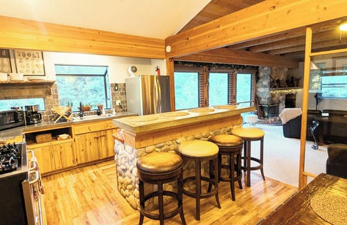 Twin Peaks Cabin | Serene Twin Peaks Lake Arrowhead Escape - Sleeps 10