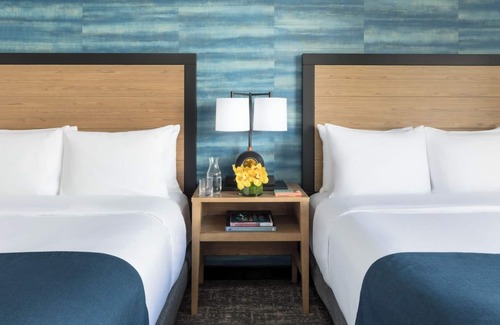 Fisherman's Wharf Hotel | Serene Two Queens, Caza, Steps from Waterfront, Chic Room