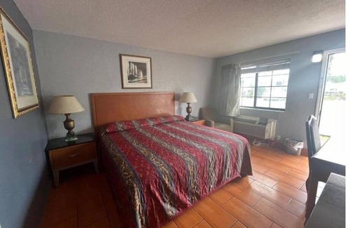 Brownsville Hotel | Serene Unit w/Free Parking + Pool Close to Zoo & Sunrise Mall