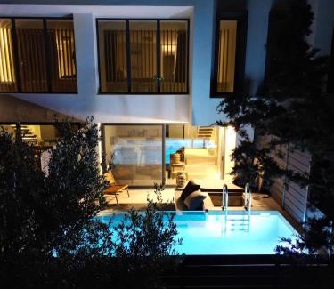 Nea Iraklia Villa | serene villas halkidiki - Cfront private pool