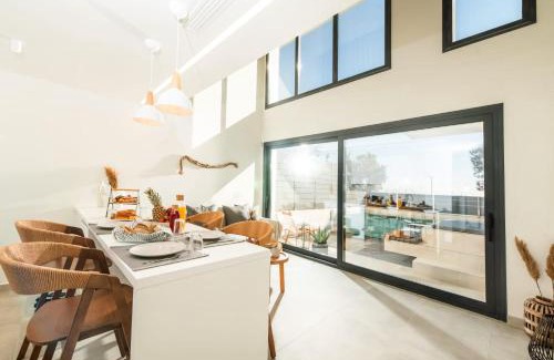 Nea Iraklia Villa | serene villas halkidiki - Cfront private pool