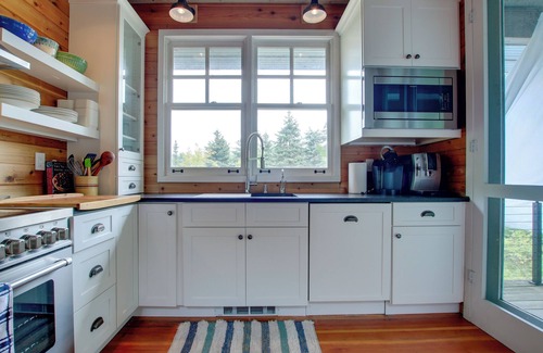 Gills Rock Cabin | Serene Washington Island Getaway w/Private Beach!