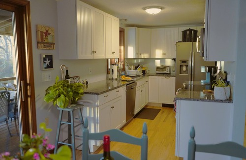 Hyannis House | Serene Waterfront Cottage, Private Dock, Walk to Beach, Golf, Ferry, Cafe & Shop