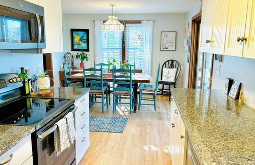 Hyannis House | Serene Waterfront Cottage, Private Dock, Walk to Beach, Golf, Ferry, Cafe & Shop