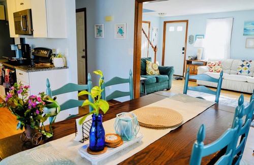 Hyannis House | Serene Waterfront Cottage, Private Dock, Walk to Beach, Golf, Ferry, Cafe & Shop
