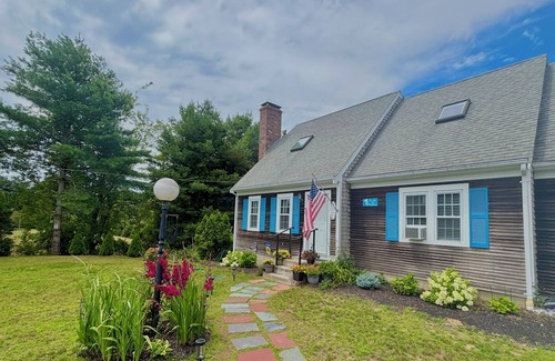 Hyannis House | Serene Waterfront Cottage, Private Dock, Walk to Beach, Golf, Ferry, Cafe & Shop