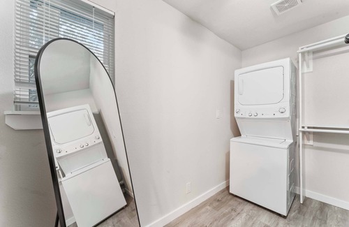 Clarksville Apartment | Serene West Downtown studio w/washer&dryer