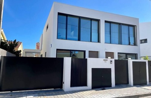Seixal House | SereneScape Villa - Fernão Ferro