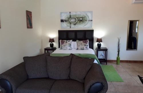 Lynnwood Ridge House | SereNight Guesthouse