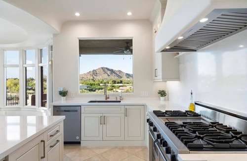 Paradise Valley House | Serenissima – La Dolce Vita above Paradise Valley