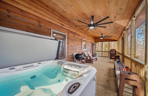 Mentone Cabin | Serenity-A Romantic Secluded Riverfront 1 level expansive log cabin with hot-tub