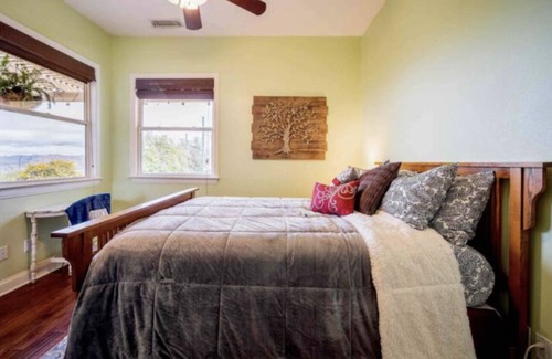 Valley Center Apartment | Serenity Apt with Majestic Views: 2Rms, Sleeps 2-3. Pets ok! Large patio BBQ