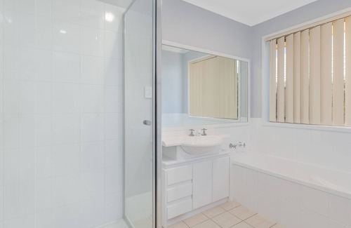 Elanora House | Serenity at Elanora - Waterfront Elanora - Min 3 Night Stays!