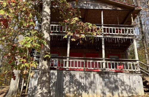 Waynesboro Hotel | Serenity at Rock Retreat Rm 21