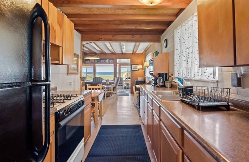 Port Sheldon House | Serenity Beach | 6 Bed, 2 Bath
