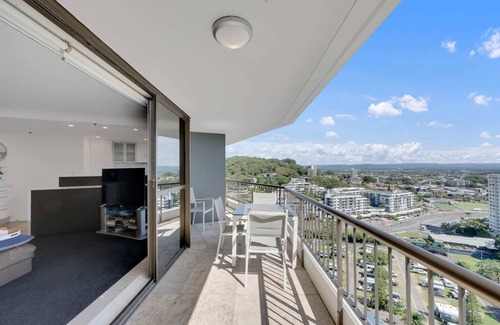 Burleigh Heads Apartment | Serenity By Khove Sum