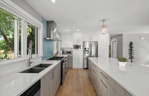 Brentwood Bay House | Serenity By The Bay