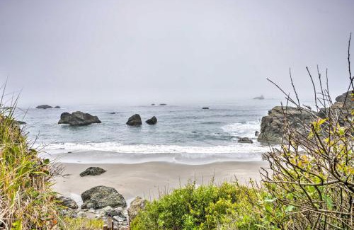Brookings House | Serenity By The Sea - Chic Oceanfront Home with Deck