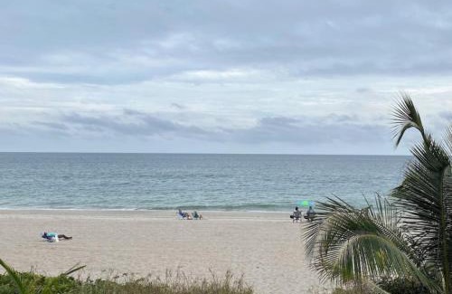 Lauderdale-by-the-Sea Apartment | Serenity by the Sea: Stunning Beachfront Studio