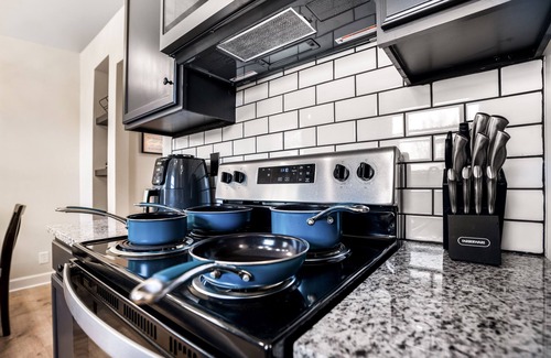 Clarksville House | Serenity Cottage 300mbps WiFi - Dog Friendly