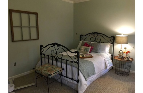 Humboldt House | Serenity Country Cottage Guest Suite