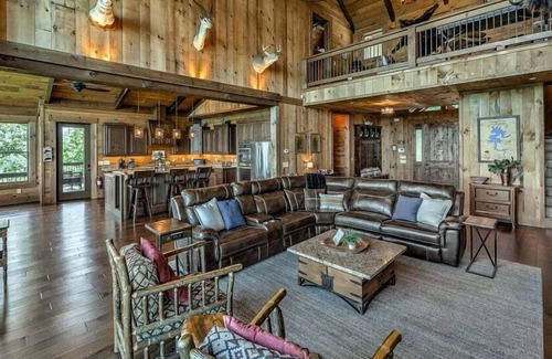 Foxfire Estates Cabin | Serenity Cove- 7 BDR | 6 KINGs | sleeps 16| Lake and Mountain View | wheel chair accessible