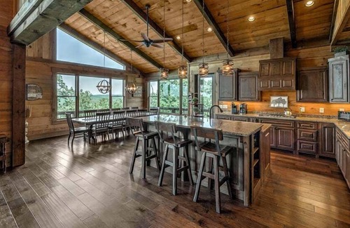 Foxfire Estates Cabin | Serenity Cove- 7 BDR | 6 KINGs | sleeps 16| Lake and Mountain View | wheel chair accessible