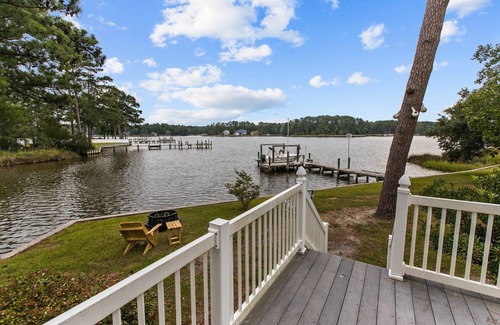Oriental House | Serenity Creekside - Waterfront with Dock