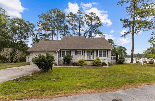Oriental House | Serenity Creekside - Waterfront with Dock