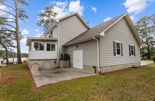 Oriental House | Serenity Creekside - Waterfront with Dock
