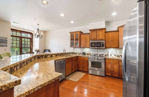 Branson Condo | Serenity Escape by the Lake - Condo for 6 with Resort-style Amenities
