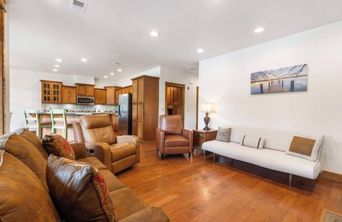 Branson Condo | Serenity Escape by the Lake - Condo for 6 with Resort-style Amenities
